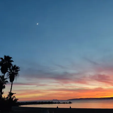 Front Sea View Penthouse 公寓 *