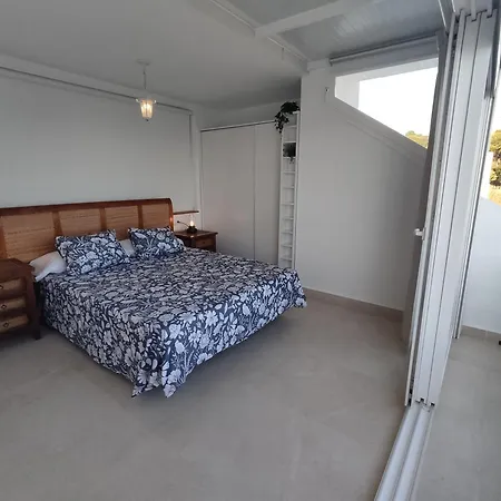 Front Sea View Penthouse 埃斯特波纳