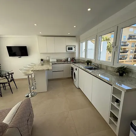 Front Sea View Penthouse 埃斯特波纳