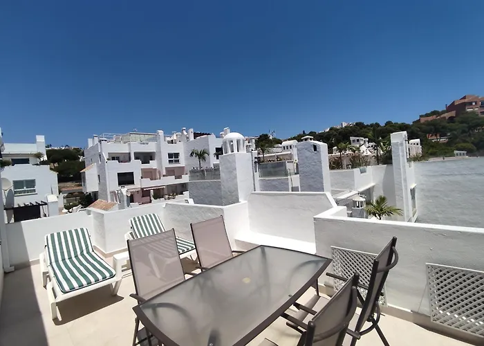 Front Sea View Penthouse Εστεπόνα