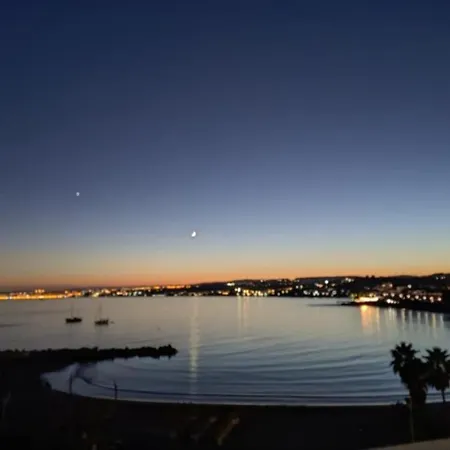 Front Sea View Penthouse 아파트